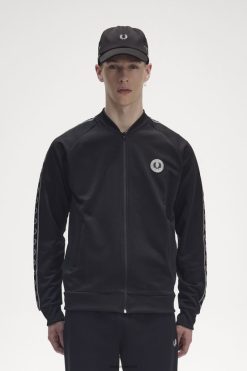 mehed helkuriga bomber kaelusega trelljope Fred Perry must Riietus JHP2NZ16